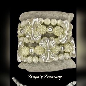 Cream Pearl Bow Bracelet